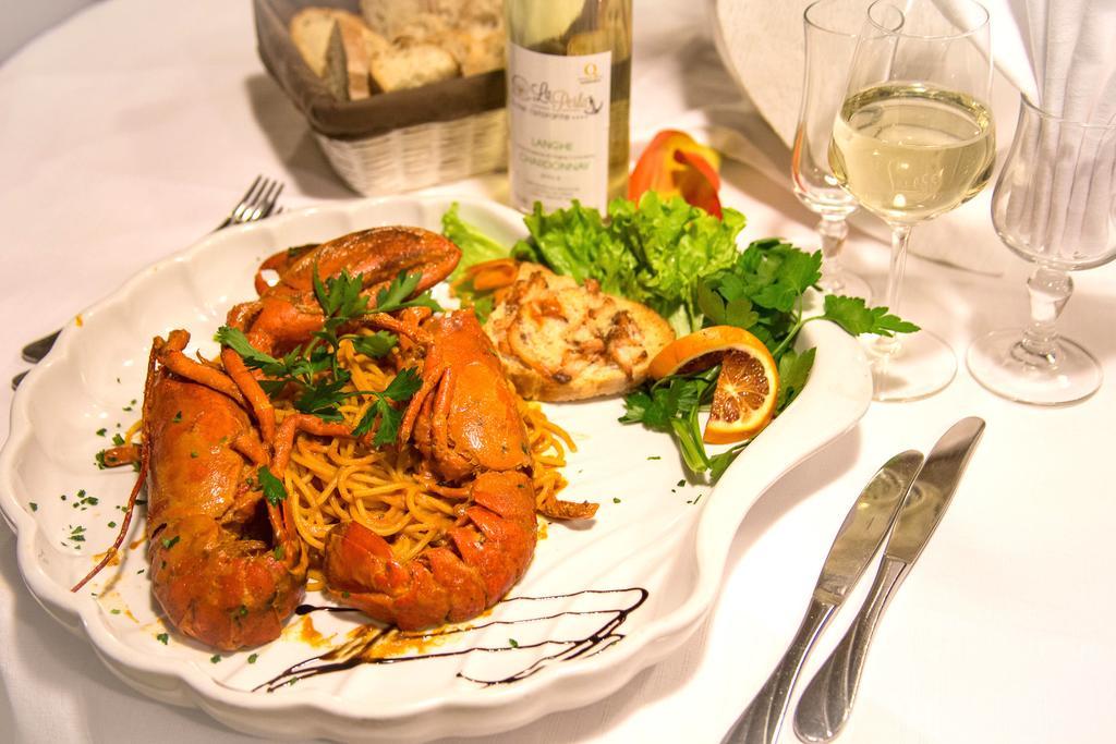 Hotel Ristorante La Perla Varallo Pombia Εξωτερικό φωτογραφία