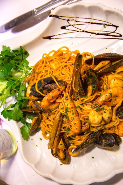 Hotel Ristorante La Perla Varallo Pombia Εξωτερικό φωτογραφία