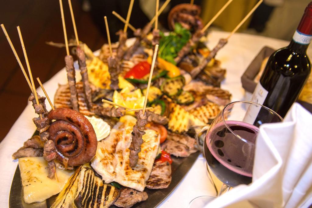 Hotel Ristorante La Perla Varallo Pombia Εξωτερικό φωτογραφία