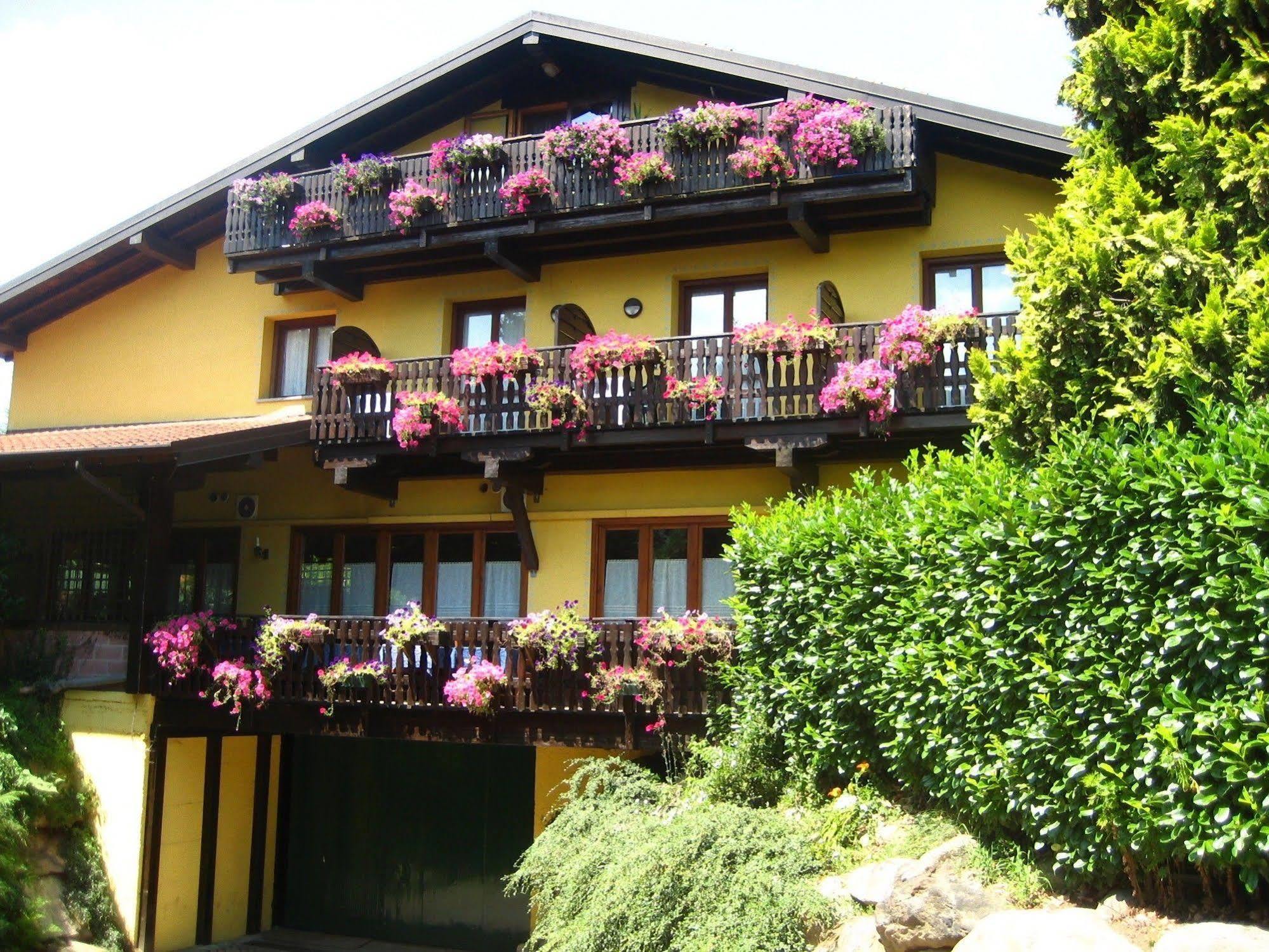 Hotel Ristorante La Perla Varallo Pombia Εξωτερικό φωτογραφία