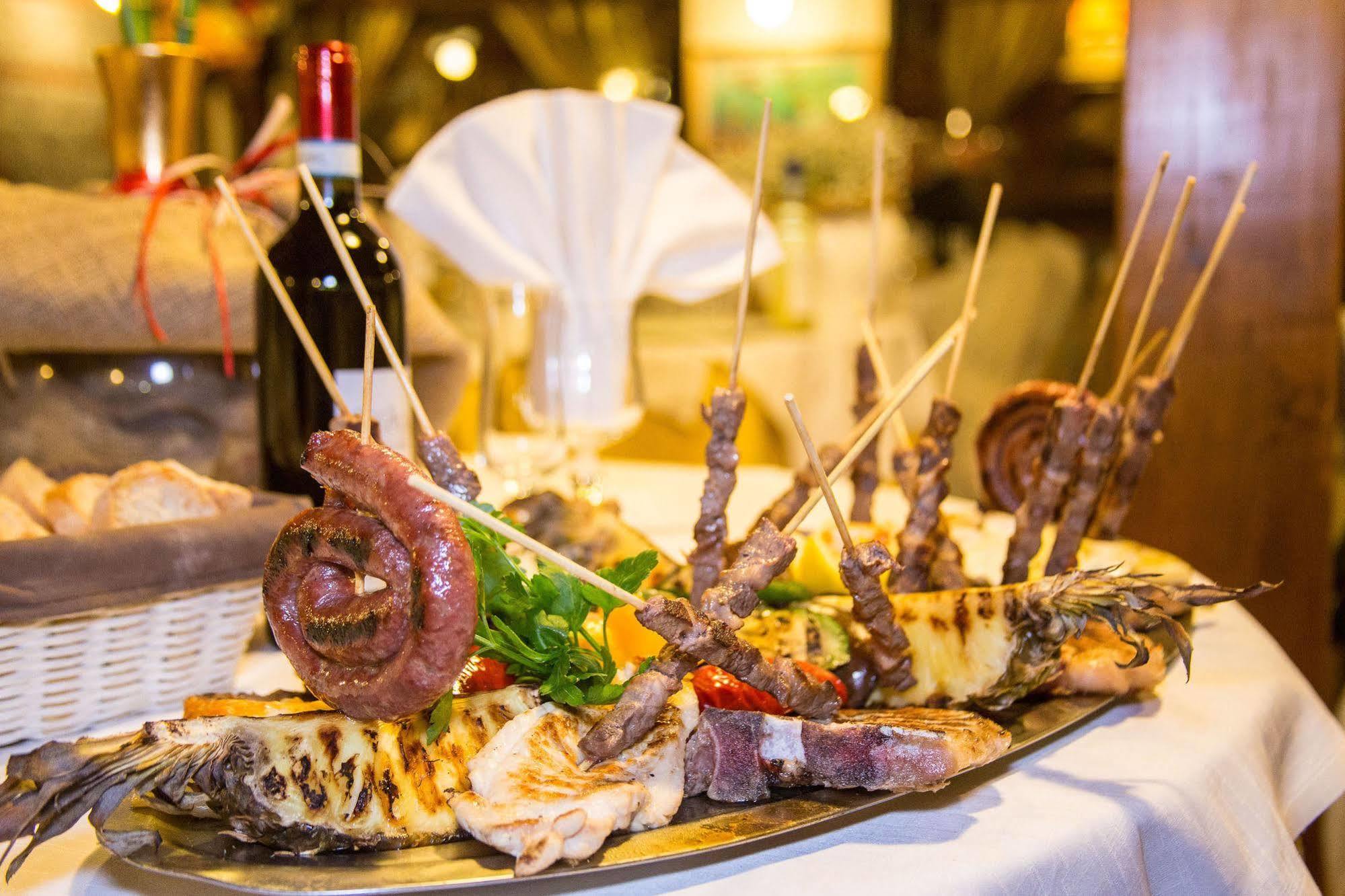 Hotel Ristorante La Perla Varallo Pombia Εξωτερικό φωτογραφία