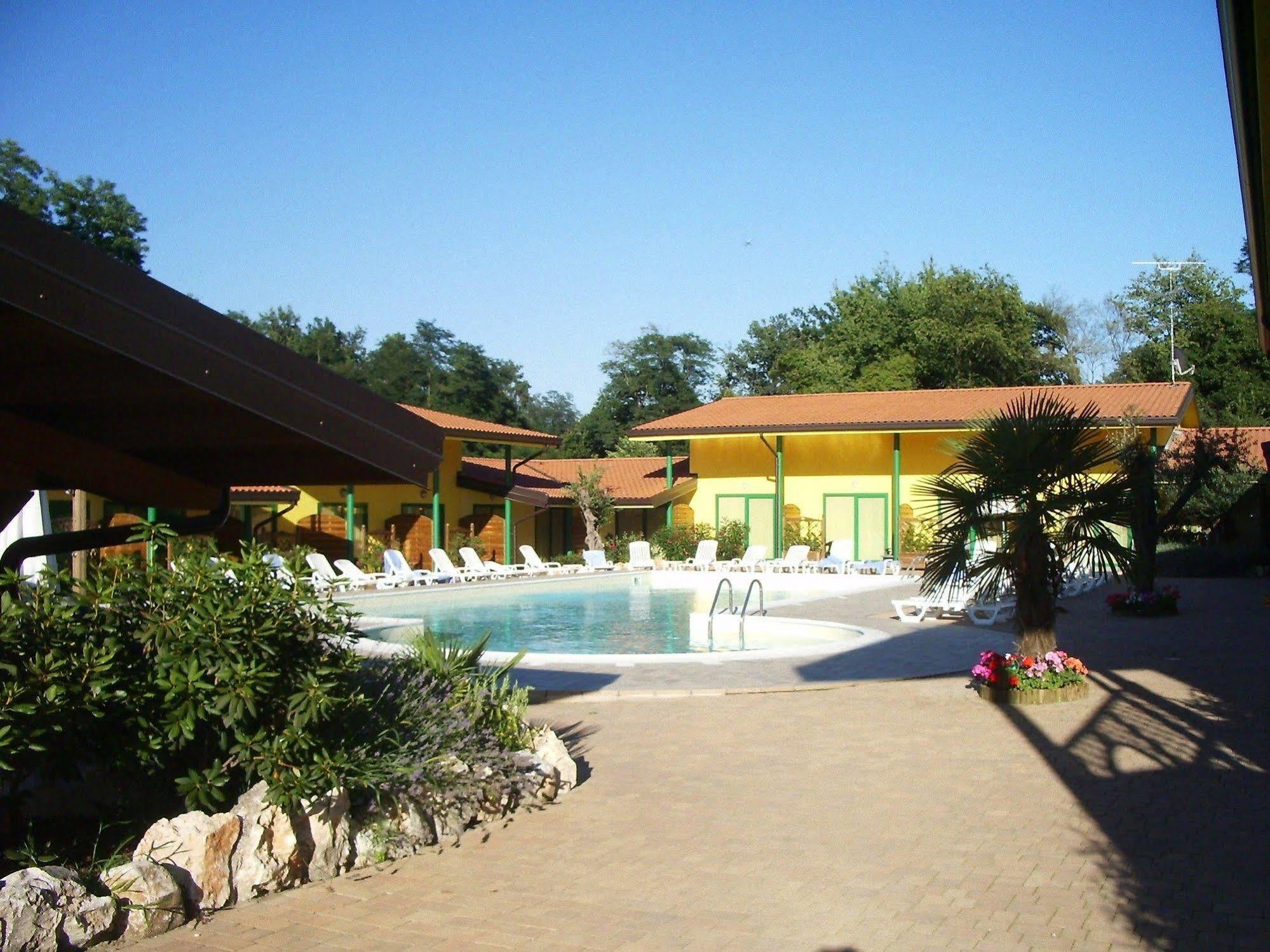 Hotel Ristorante La Perla Varallo Pombia Εξωτερικό φωτογραφία