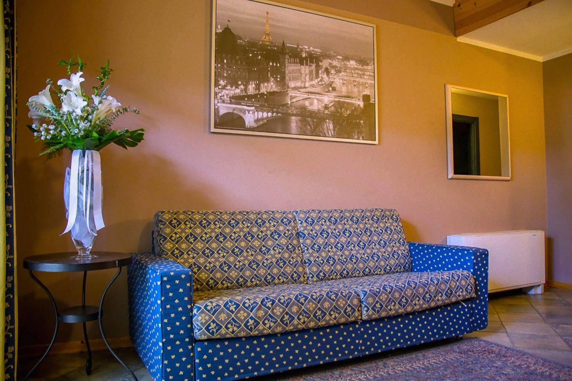 Hotel Ristorante La Perla Varallo Pombia Εξωτερικό φωτογραφία