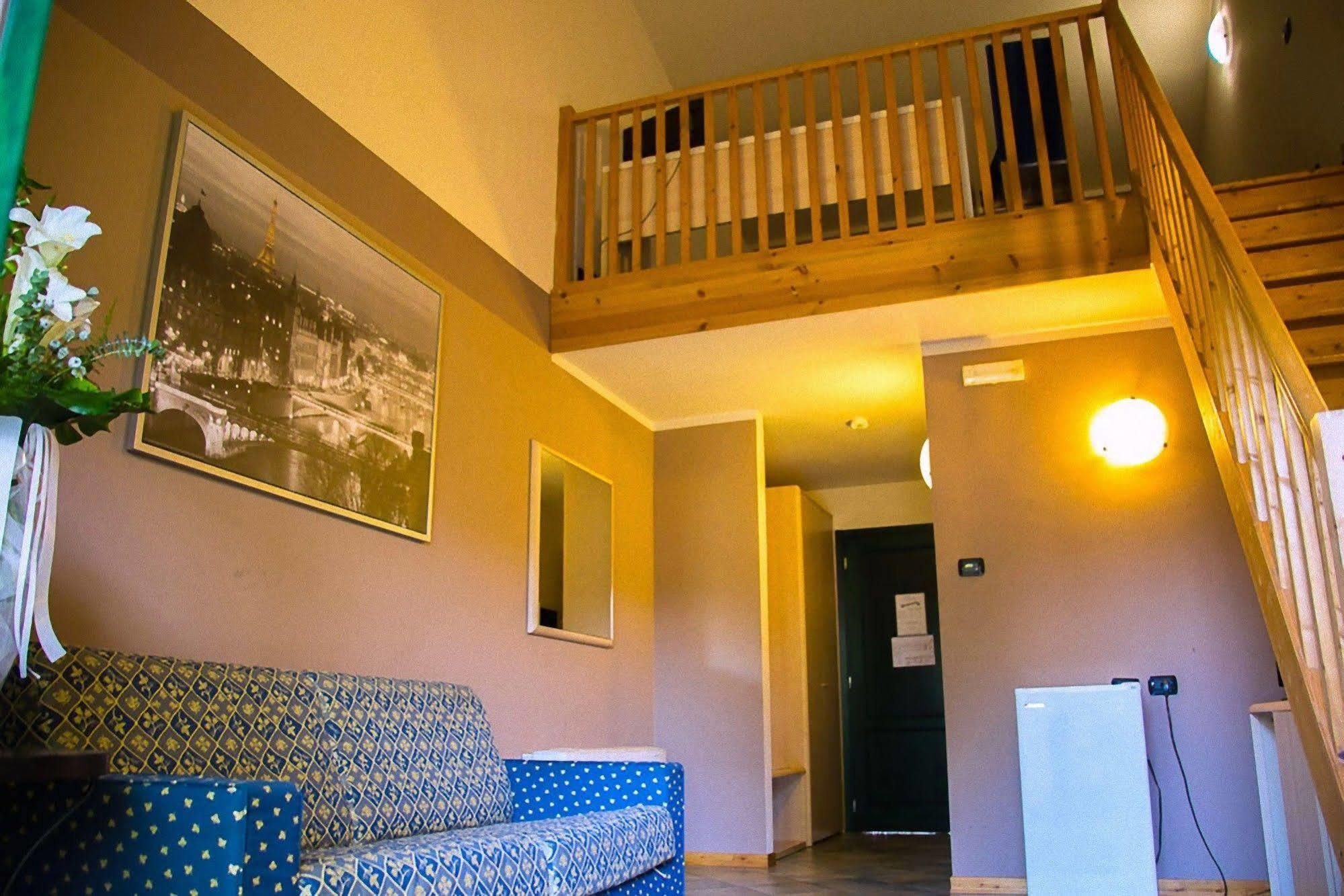 Hotel Ristorante La Perla Varallo Pombia Εξωτερικό φωτογραφία