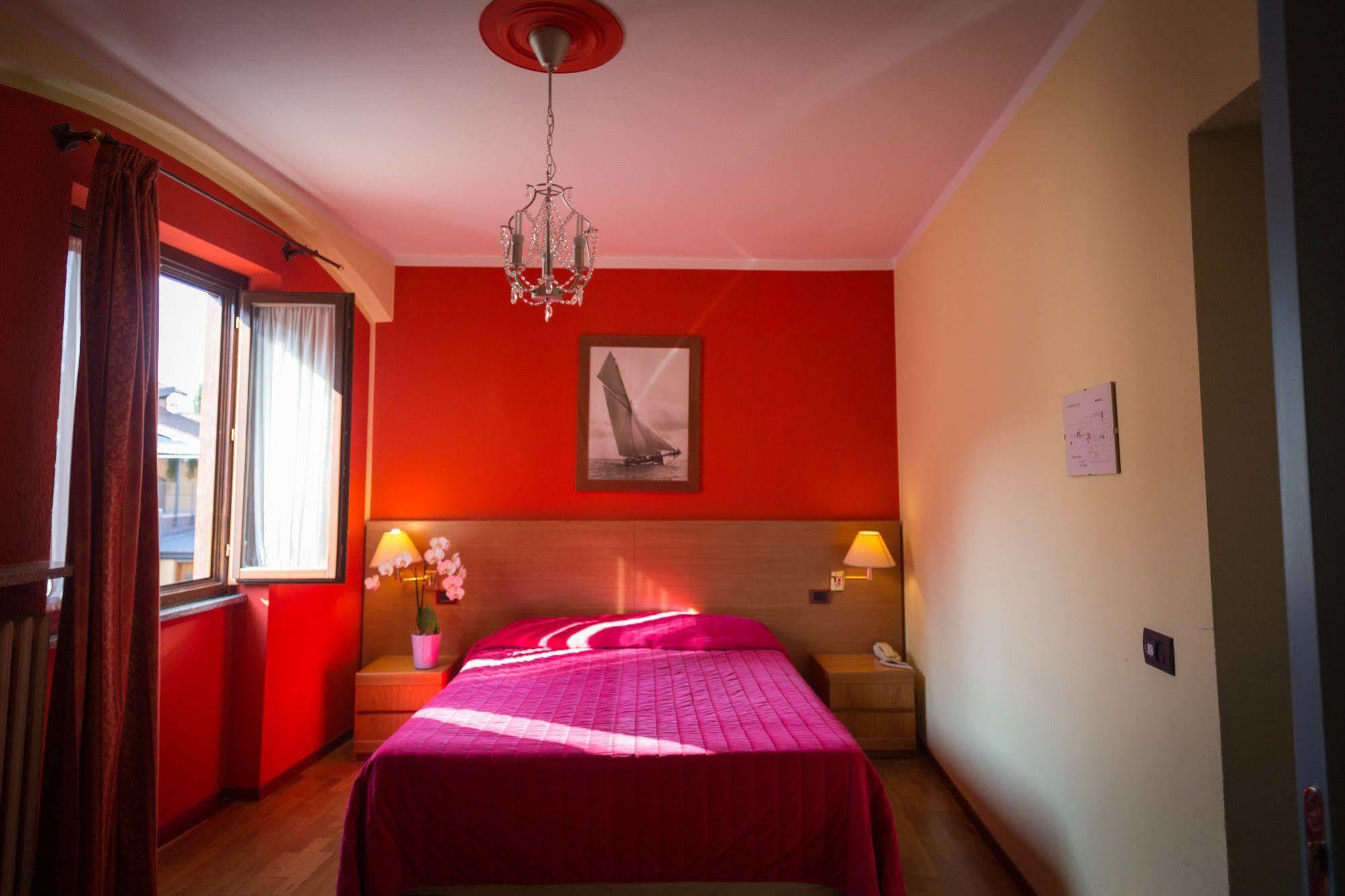 Hotel Ristorante La Perla Varallo Pombia Εξωτερικό φωτογραφία