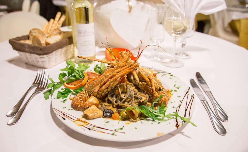 Hotel Ristorante La Perla Varallo Pombia Εστιατόριο φωτογραφία