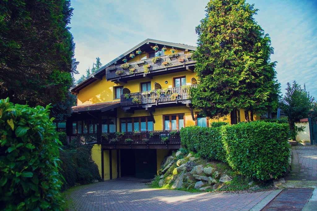 Hotel Ristorante La Perla Varallo Pombia Εξωτερικό φωτογραφία