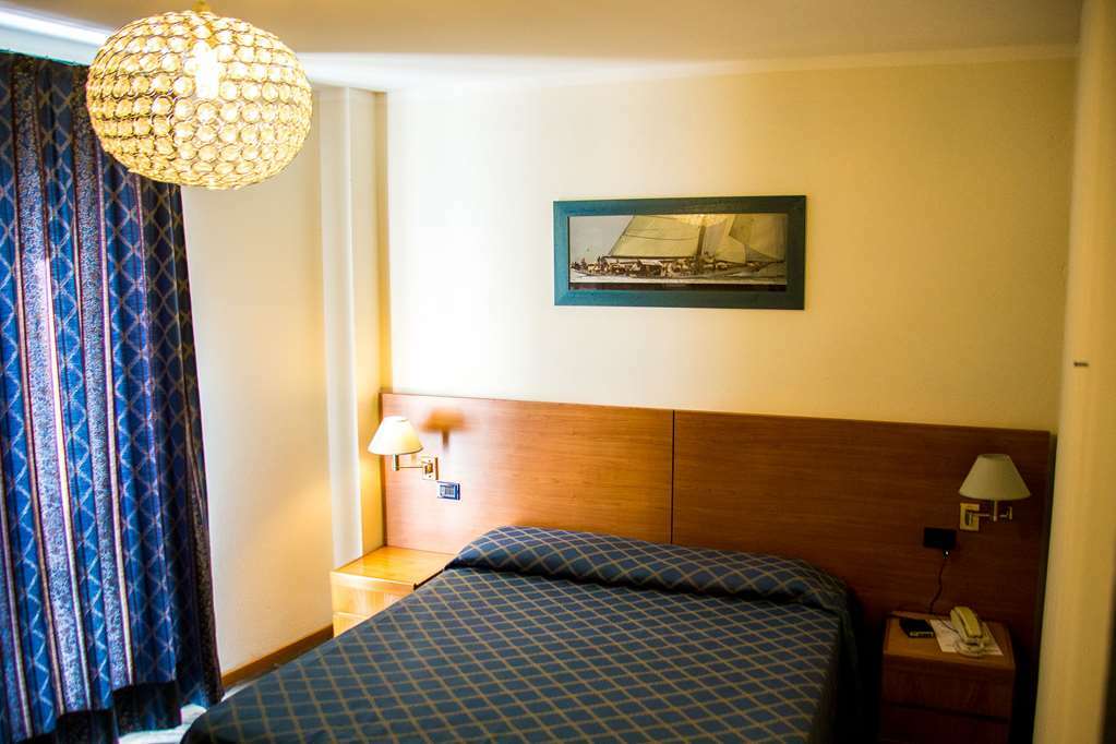 Hotel Ristorante La Perla Varallo Pombia Δωμάτιο φωτογραφία