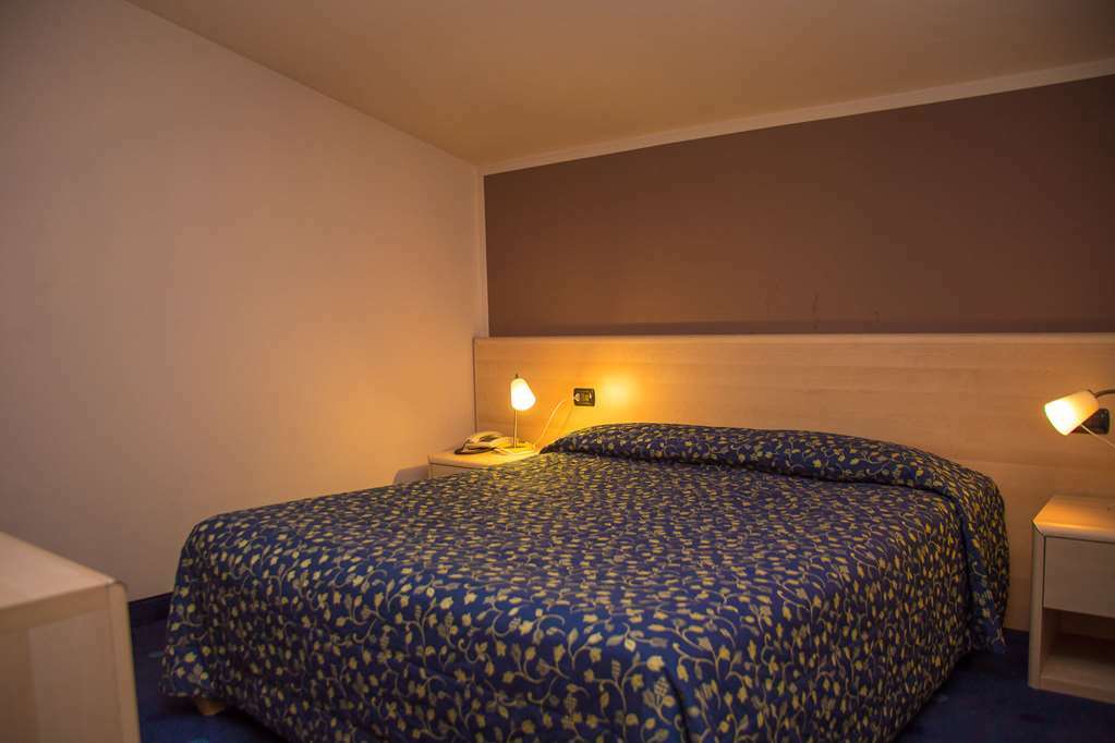 Hotel Ristorante La Perla Varallo Pombia Δωμάτιο φωτογραφία